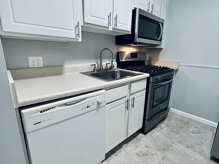 837 Hollins St #3A — Photo 4
