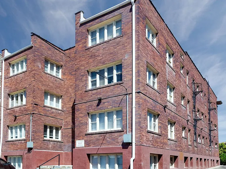 Lincoln Arms Apartments — Photo 20