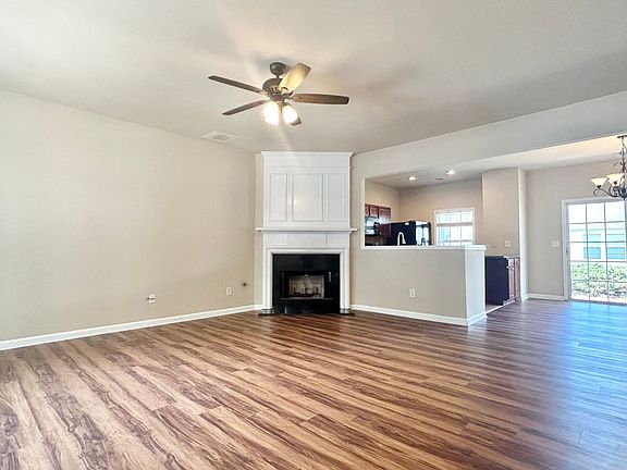 3rd image of 933 Prestwyck Ct