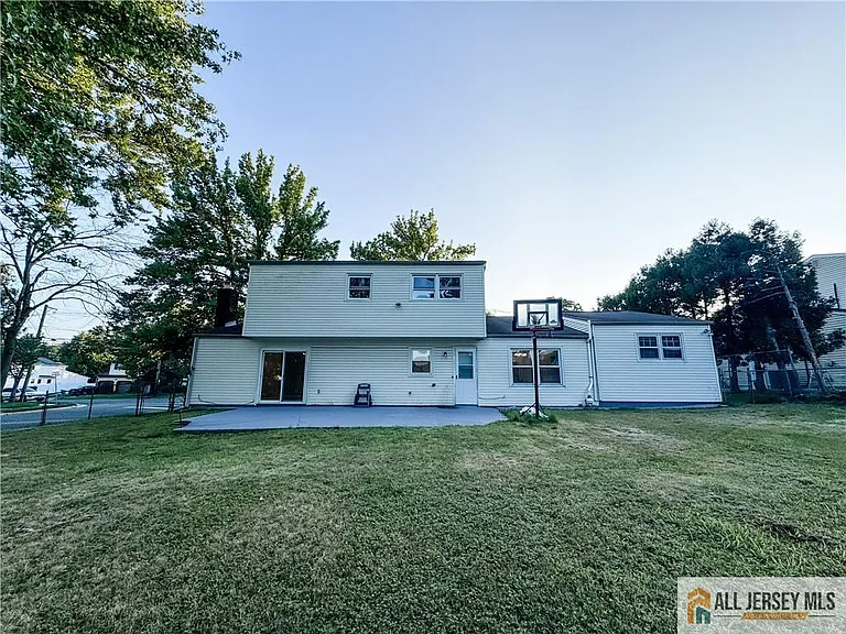 742 Grove Ave — Photo 44