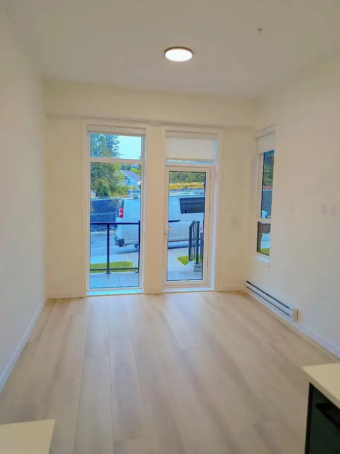 2 bed, 700 sqft, $2,400 — Photo 2