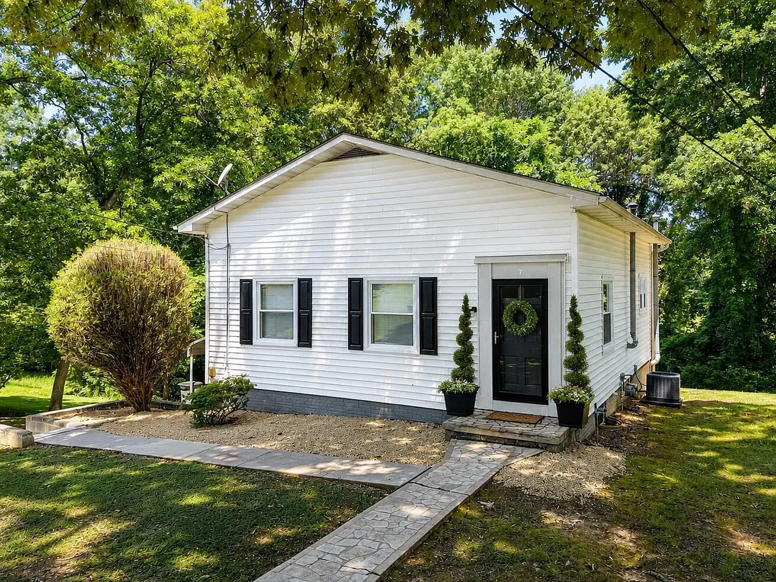 3 bed, 1432 sqft, $2,500 — Photo 1
