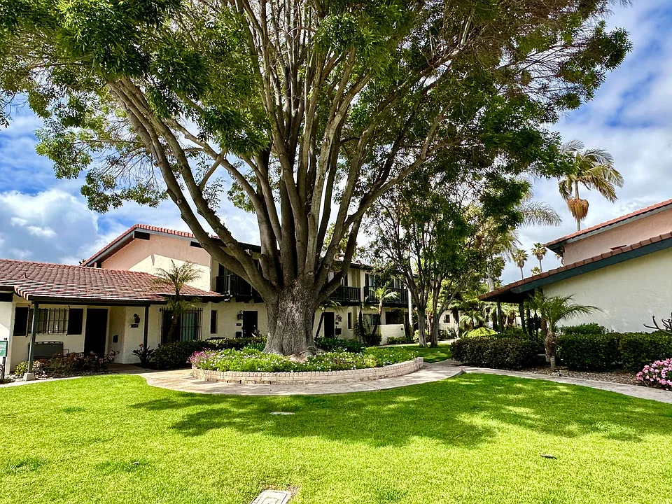 3266 Loma Riviera Dr