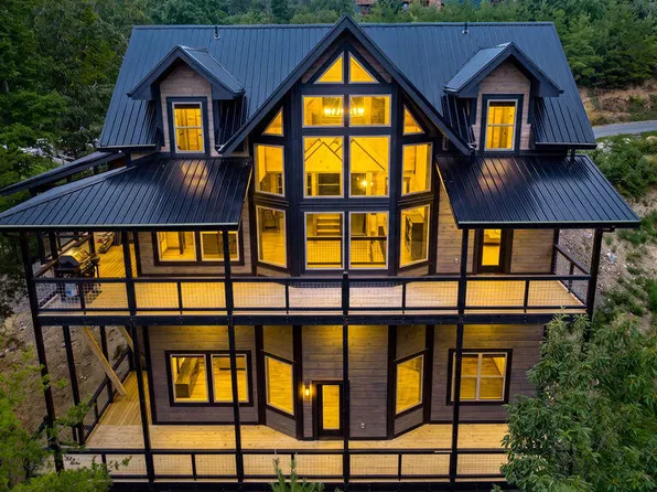 3123 Laughing Pine Ln, Sevierville, TN 37862