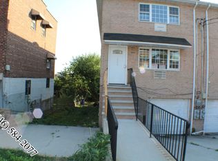 1036 E 212th St, Bronx, NY 10469