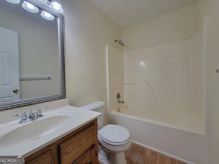841 Lodgeview Dr — Photo 12