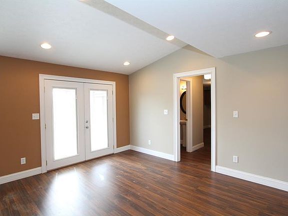 3rd image of 72 Eastport Ave