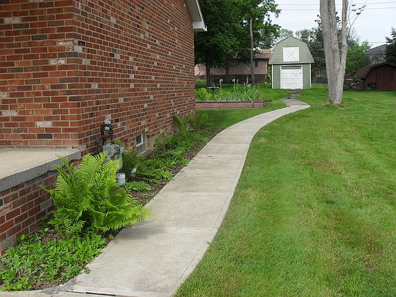 5th image of 8172 Twin Oaks Dr