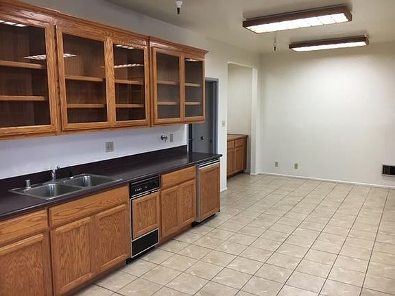 5th image of 380 Swift Ave Ste 10
