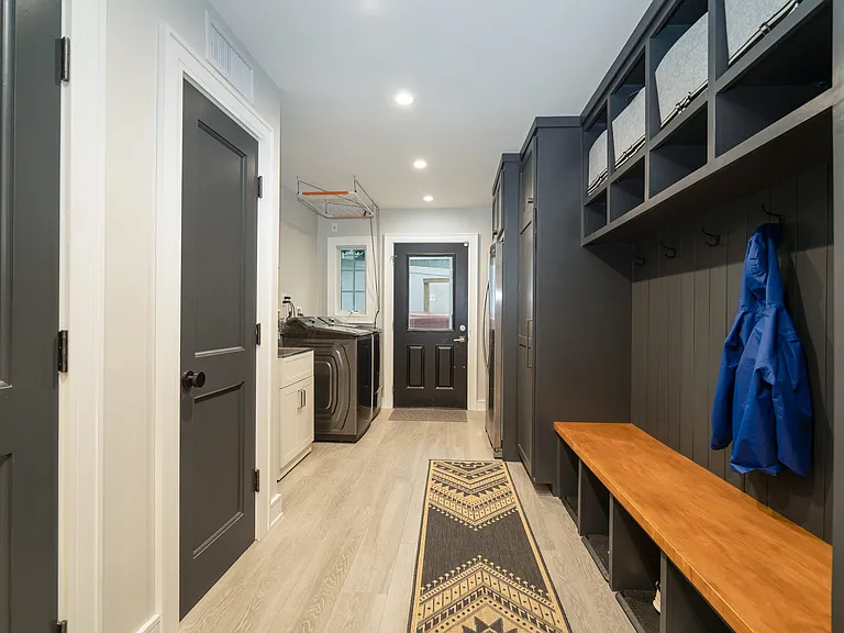 10 Loewen Ct — Photo 22