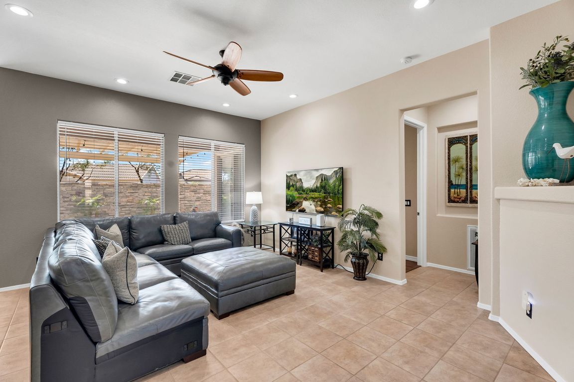 next background image