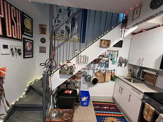 Rented by Delmark Realty LLC | media 32