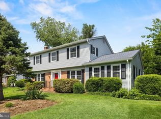 7709 Hayfield Rd, Alexandria, VA 22315