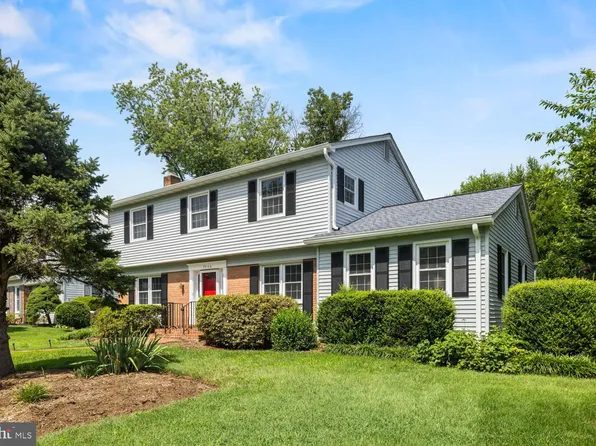 7709 Hayfield Rd, Alexandria, VA 22315