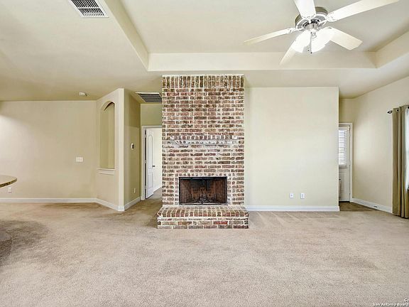 5th image of 112 Benton Dr