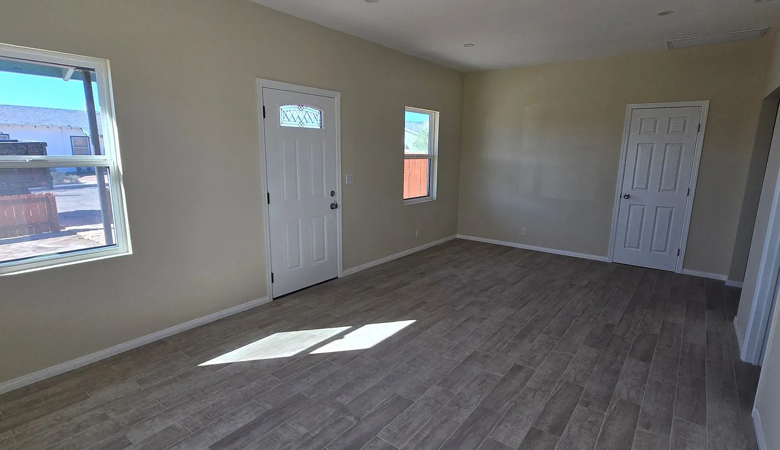 Cozy 2 bed 1 bath in Trona - Housing Choice Voucher Welcome — Photo 2