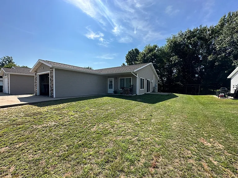 315 Crestview Ln #C — Photo 3