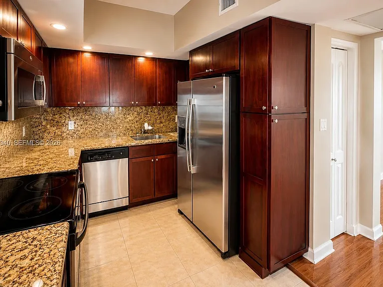 5600 Collins Ave #17G — Photo 6