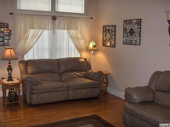 4th image of 433 Alexandria Ct