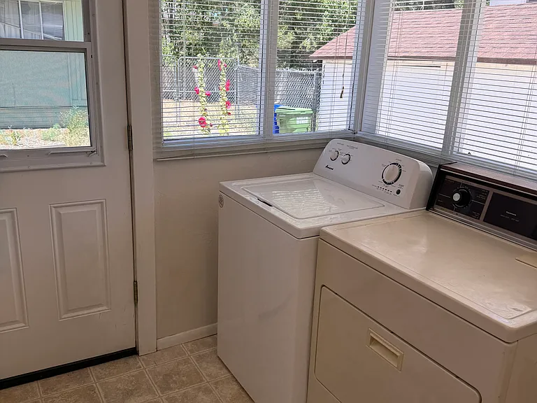 604 Alder St — Photo 5