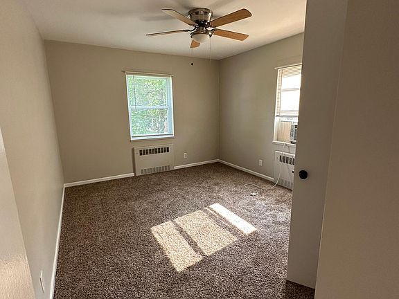 4th image of 428 Lonsdale Ave #428