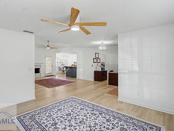 3rd image of 1135 Montclair Dr