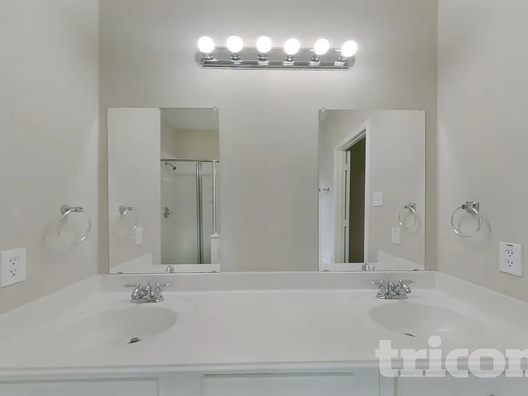 8523 W Highlands Xing — Photo 15