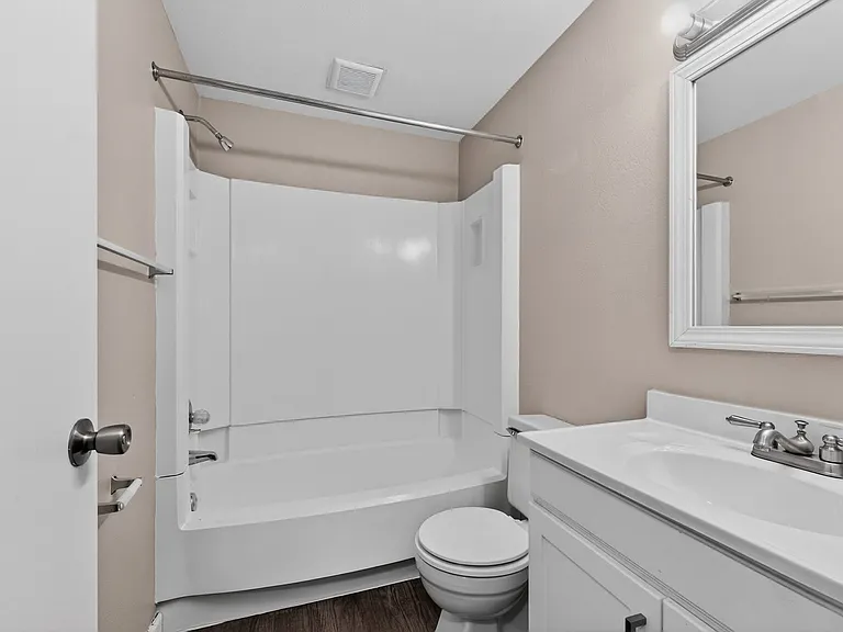 Walnut Woods Apartments — Photo 33