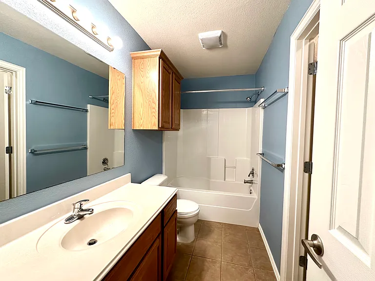 Bathroom 2 (2st floor) new tiles, new bathtub unit