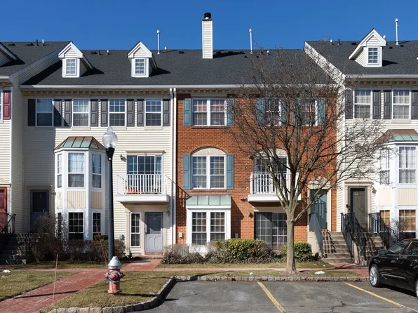 56 Cottonwood St, Jersey City, NJ 07305