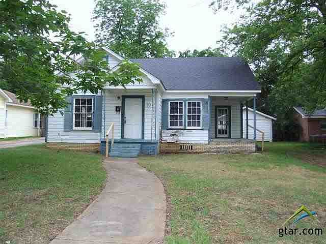 1st image of 724 San Antonio St