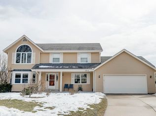 3912 S Woodhill Ct, New Berlin, WI 53151