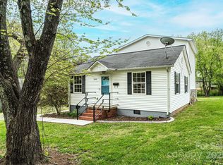 390 15th Ave NE, Hickory, NC 28601