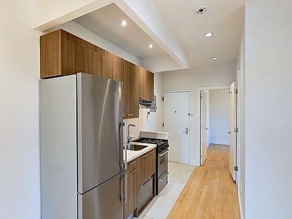 3rd image of 19 Stanton St #32B