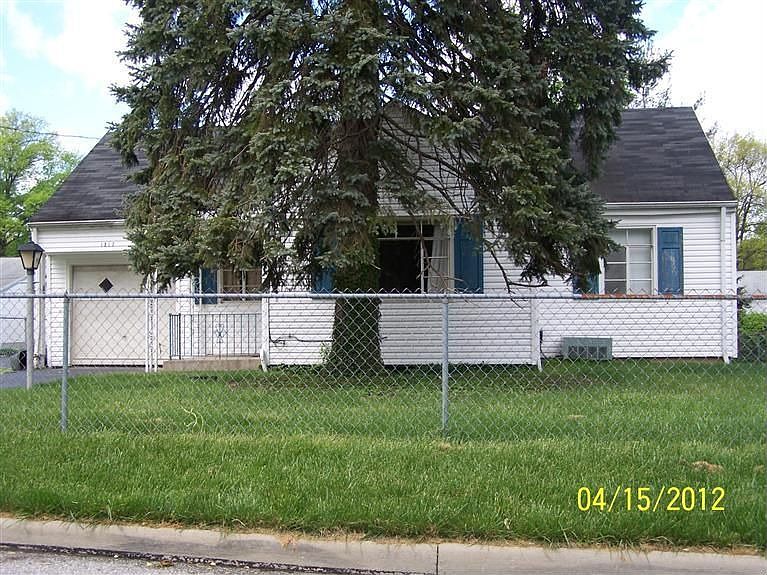 2nd image of 1217 Schirmer Ave
