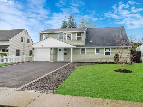 30 Gleaner Lane, Levittown, NY 11756