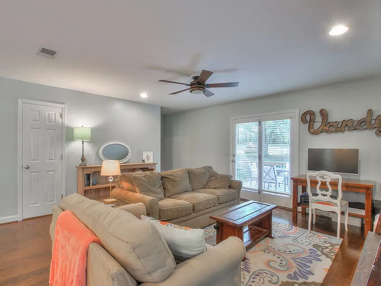 3321 Lealand Ln — Photo 10