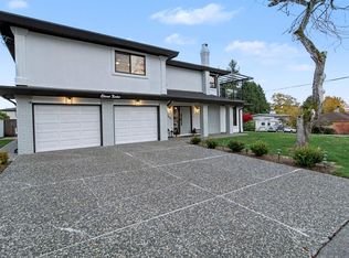 1112 Stevens St, White Rock, BC V4B 4X8