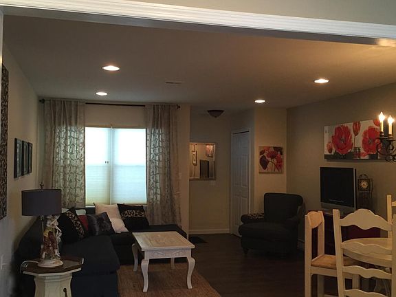 Living room/Dining area