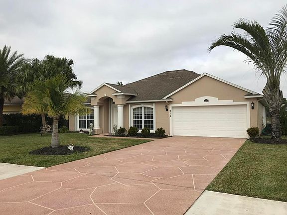3rd image of 216 SW Whitewood Dr