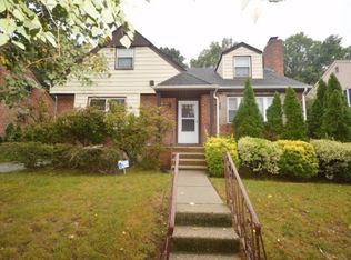 22042 77th Ave, Bayside, NY 11364