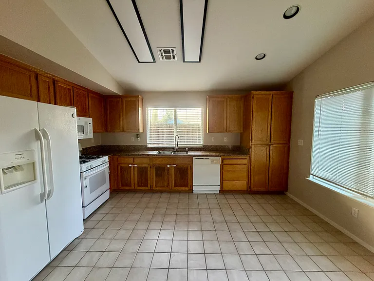 4901 Hillridge Way — Photo 8