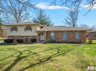 2 Linda Ln, Taylorville, IL 62568