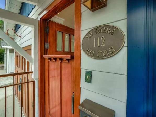 112 11th St, Pacific Grove, CA 93950