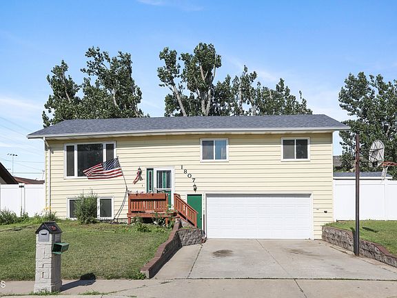4th image of 1807 8th Ave E
