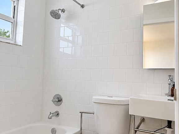 5th image of 421 SW 9th St APT 1