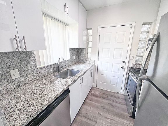 3rd image of 701 NE 16th Ave #6