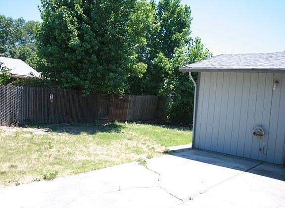 2nd image of 2224 S Sacramento St