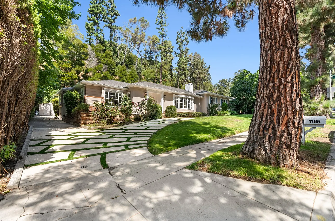 1165 Coldwater Canyon Dr — Photo 2