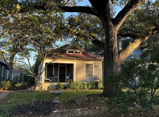 606 Hudgins St, Smithville, TX 78957